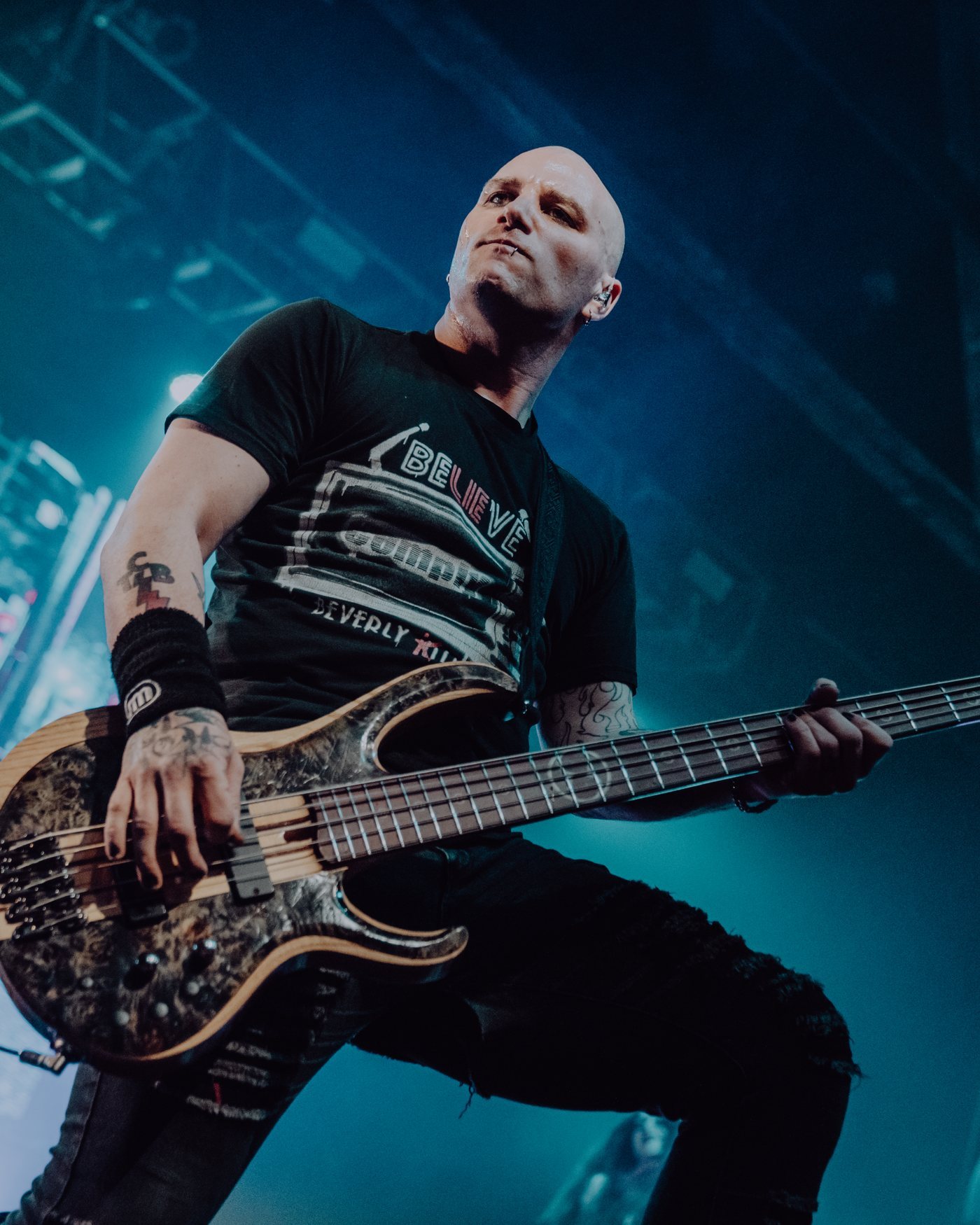 Dean on stage playing his Ibanez BTB five-string on the Nita Strauss tour