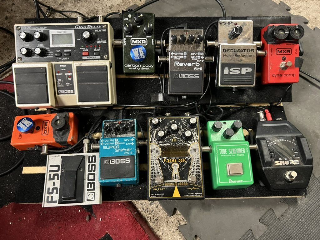 Bass pedalboard with Boss, MXR, ISP, Ibanez and Gamechanger pedals